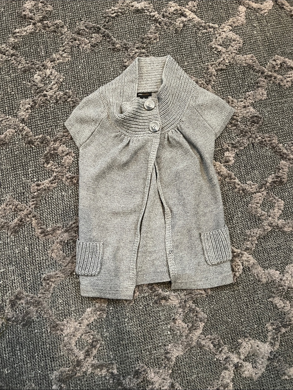 BCBGMaxAzria Light Gray Short-Sleeve Button-Front Knit Cardigan